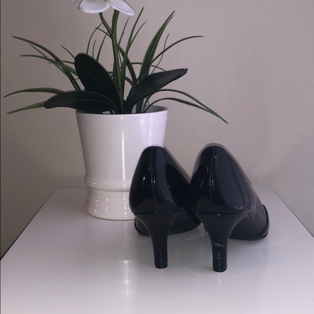 Life Stride Black Pumps - Picture 2 of 7
